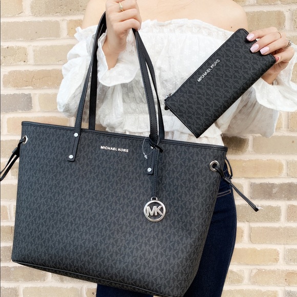 Michael Kors Handbags - 👜💕-NWT Michael Kors Tote&Wallet